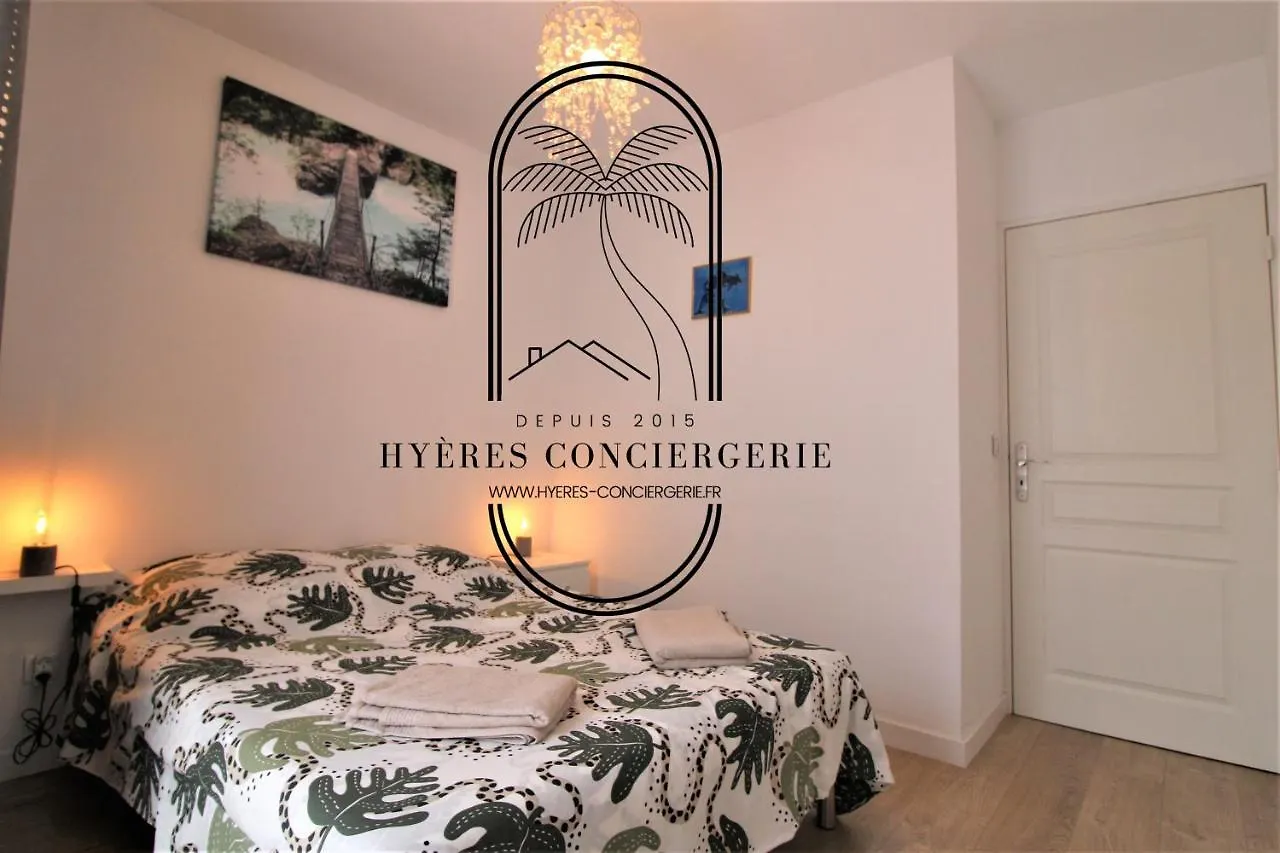 Hyeres-Centre T3 Renove Rez De Jardin -Parking/Wifi/Clim Salon Apartment France